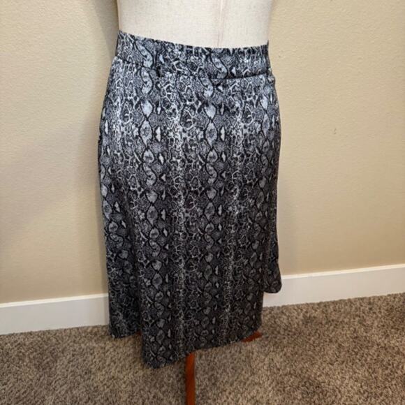 Molly Bracken skirt midi length pleated snakeskin lined with high slit Sz Small - Picture 2 of 10